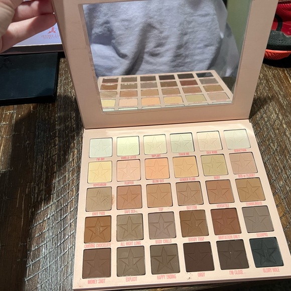 Jeffree Star Orgy Palette - Picture 2 of 4